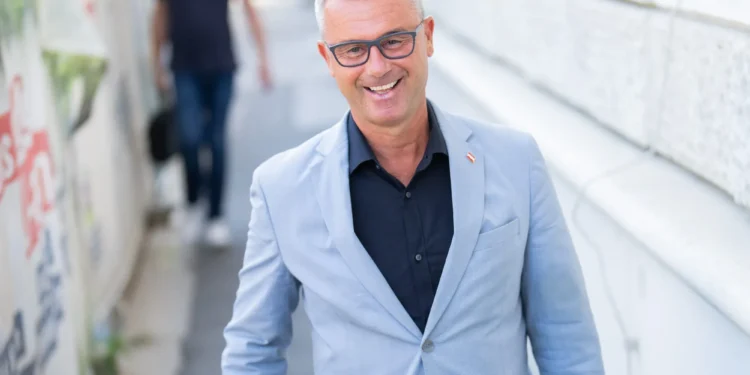 Politische Ironie in Österreich: Norbert Hofer und die Abschaffung der türkischen Führerscheinprüfung