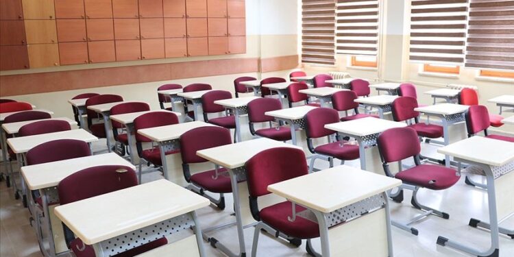 Hitze in Schulen: Forderung nach gesetzlicher Regelung für „hitzefrei“
