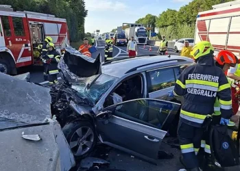 Schwerer Unfall auf der A9 bei Lebring: Auto krachte frontal gegen Anpralldämpfer – Familie verletz!
