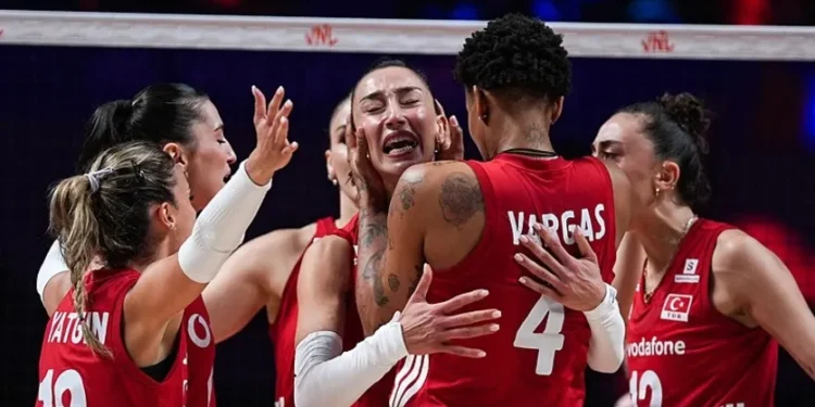 Filenin Sultanları Zirvede: Brezilya’yı Deviren A Milli Kadın Voleybol Takımımız VNL Şampiyonu!