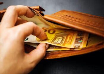 Avusturya’da Çalışan Primi (Mitarbeiterprämie) 2026: Hem Tutar Düştü Hem Yeni Şartlar Geldi!