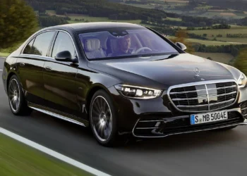 Mercedes-Benz verzeichnet Absatzrückgang: Schwache Nachfrage in China belastet das zweite Quartal
