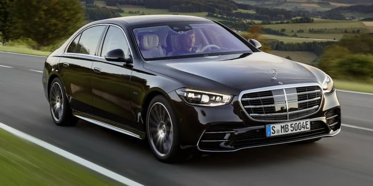 Mercedes-Benz verzeichnet Absatzrückgang: Schwache Nachfrage in China belastet das zweite Quartal