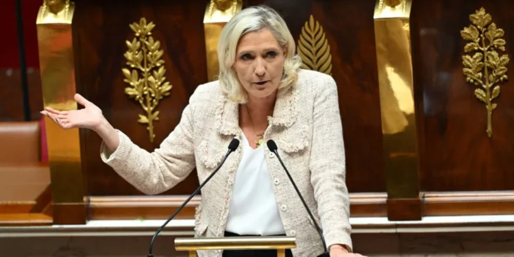 Marine Le Pen kündigt Kandidatur für die Präsidentschaftswahl 2027 an – RN setzt auf Wirtschaft und Migration