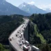 Avusturya Otoyollarında “Rettungsgasse” Hayat Kurtarıyor: Uymayan Sürücülere Ağır Cezalar!