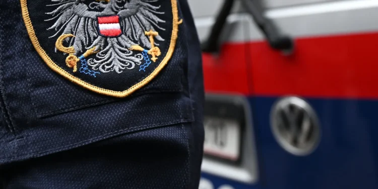 Tirol’de 14 Yaşındaki Çocuk Bıçak ve Silahlarla Yakalandı!